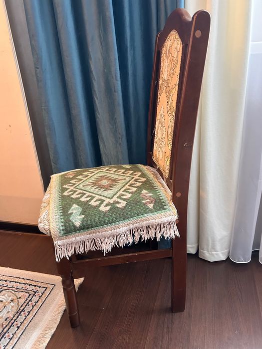 Продам стол с 8 стульями