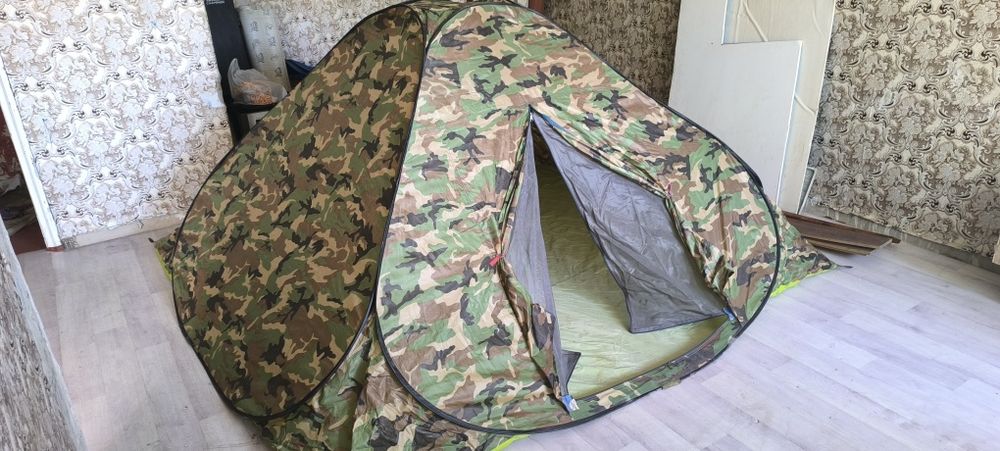 Палатка трёхместная