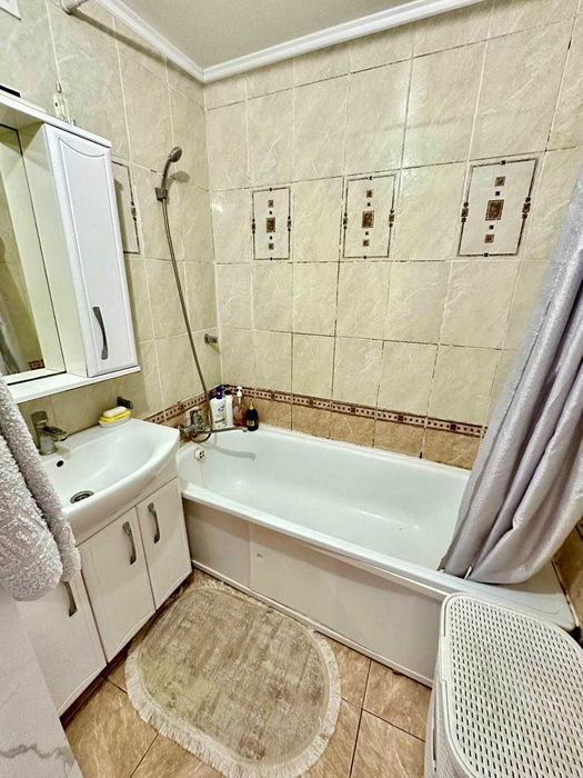 Продается 4 комн кв. Васильковский,4