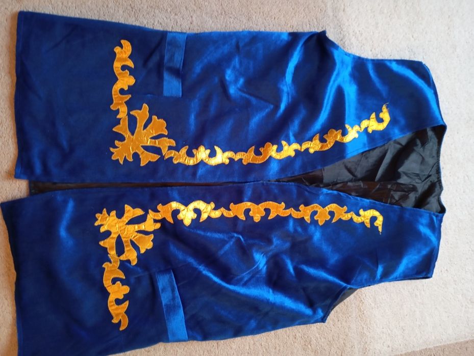 Продам   жилетки