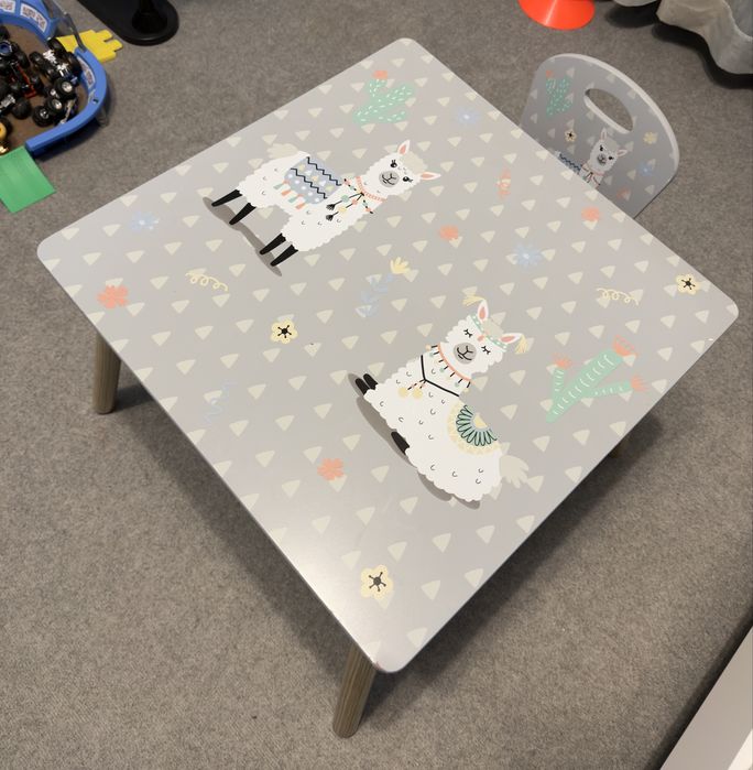 Детска маса с едно столче