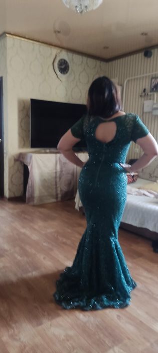 Продам платье со шлейфом