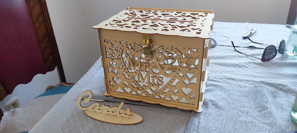 Сватбена кутия за подаръци.