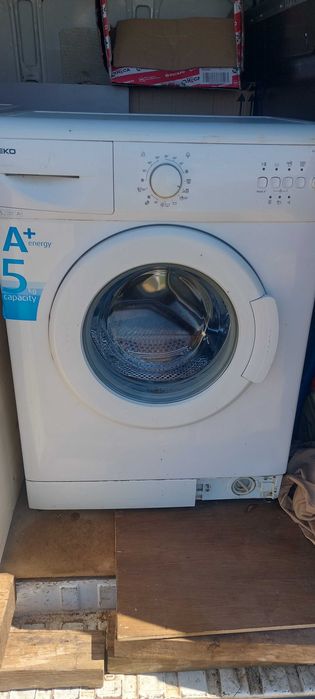 Se vinde masina de spalat  beko 5 kg perfect functionala