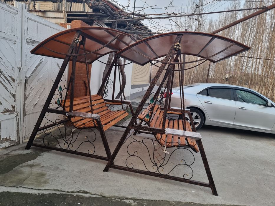 Качела сотилади.