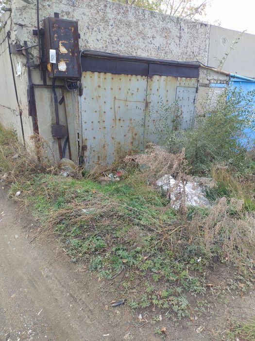 Гараж в районе Депо из плит.