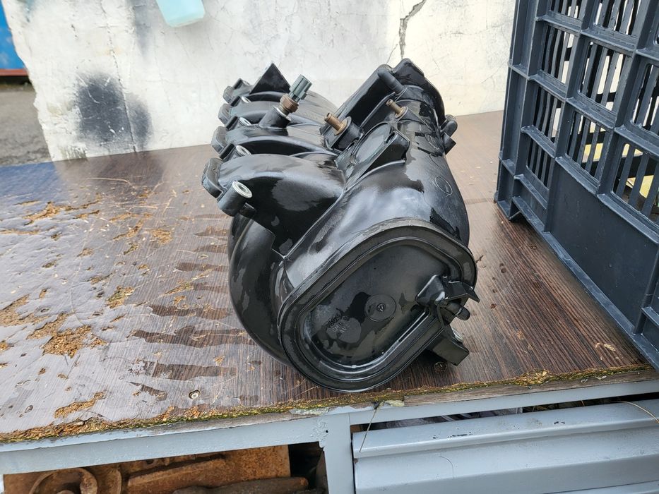 Всмукателния колектор за Гранд  Чероки 4.7 V8