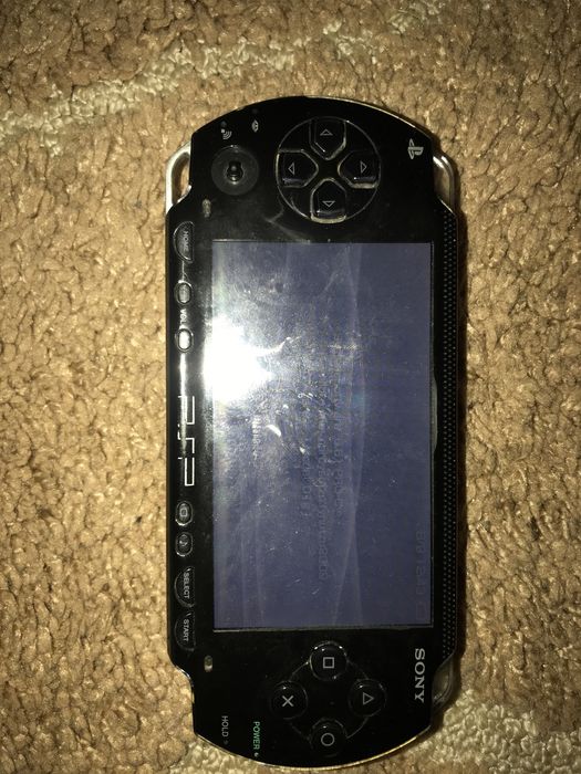 Vând consola Sony PSP