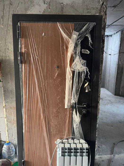 продам входную дверь