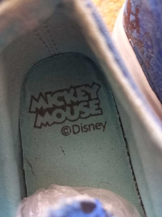 продам детские кроссовочки