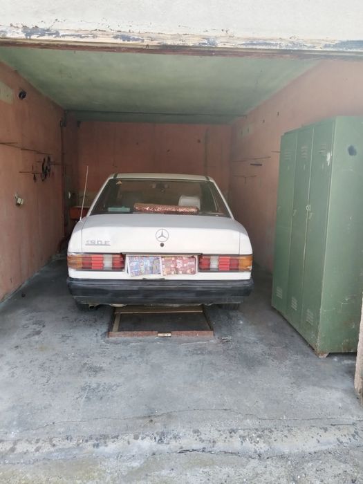 Продавам гараж 26.43 кв.м. (бл. 40), гр. Казанлък, ж.к. Изток