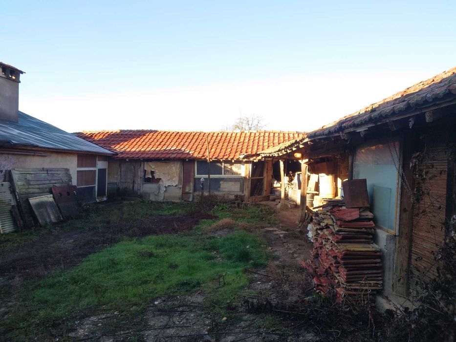 Къща в село островче