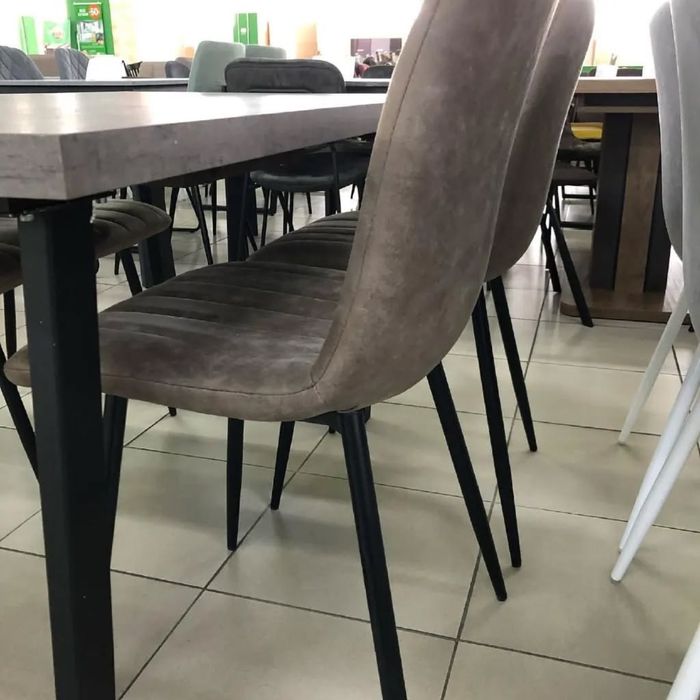 Кухонный стол и стулья