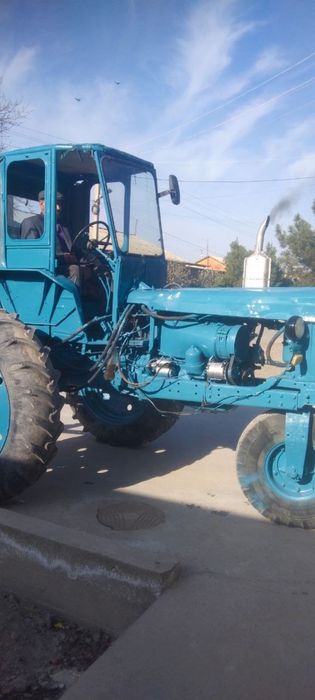 Трактор Т28 yuradi на ходу комбайнча ва тележкаси билан сотилади