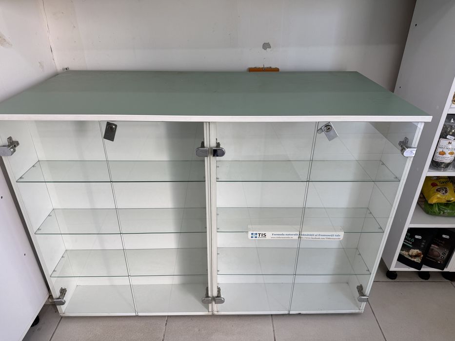 Vand vitrine farmacie/plafar/drogherie