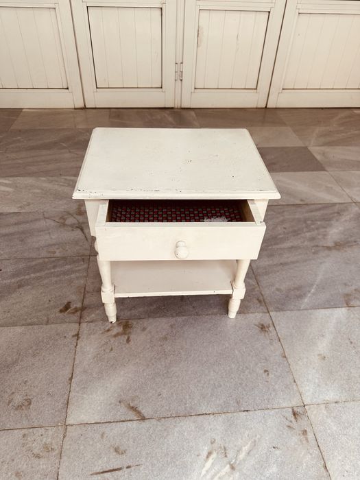 Винтидж нощно шкафче / помощна масичка