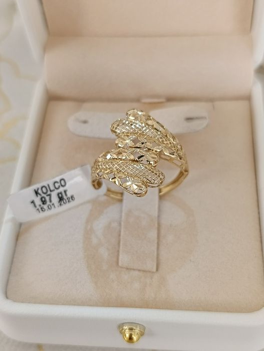 Золотое кольцо Турецкая модель проба 585,вес 1,97 гр, размер 19,5