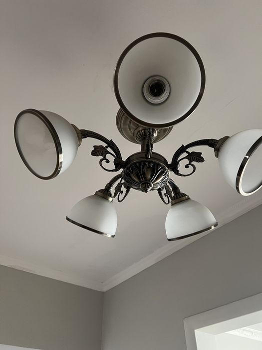 Продам люстру с 5 лампами