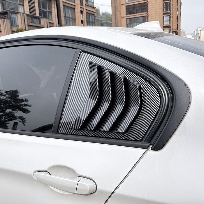 Тунинг Добавка Задни странични стъкла BMW E90– Черни / Карбон -М Визия