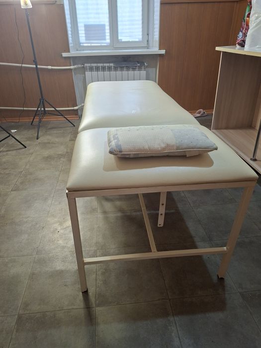 Продам кушетку крепкую