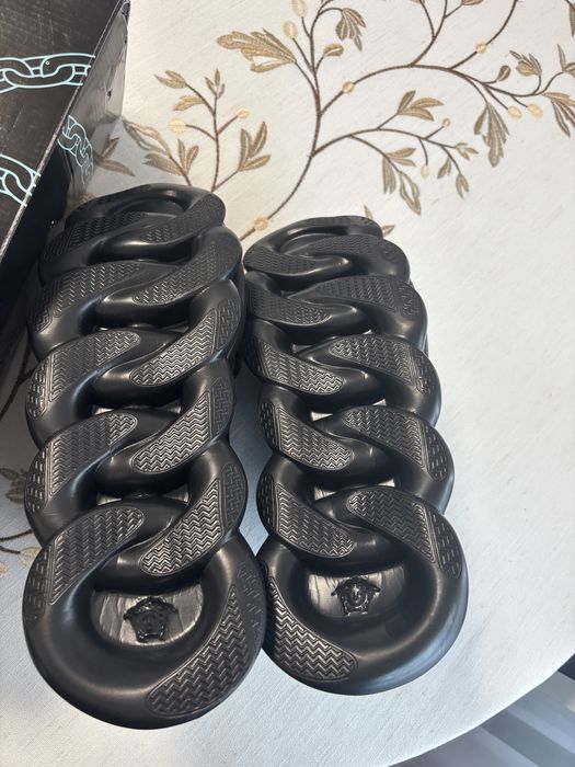 versace chain reaction