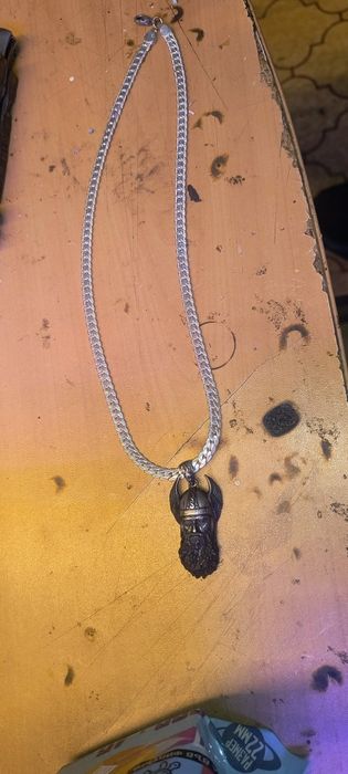 Сребърен синджир със медальон или кръст