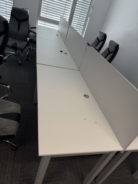 Продават се офис маси бели. Наличност 46 броя