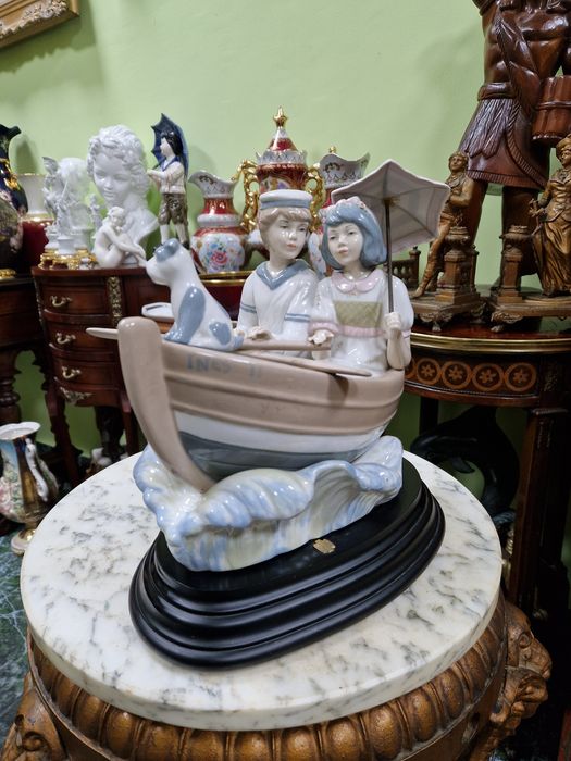 Страхотна голяма антикварна испанска порцеланова фигура композиция