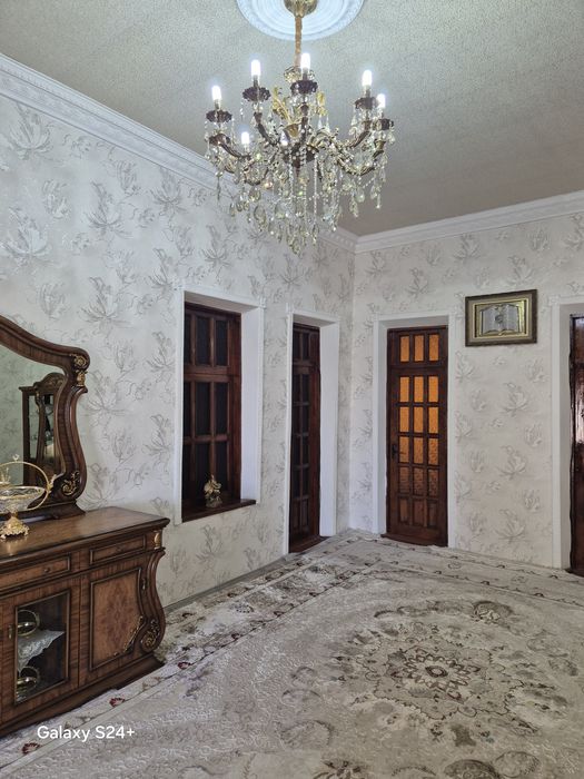 Олтин тепа махалласида уй сотилади. 11 хона