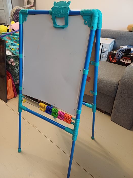 Продам детский мольберт и столик