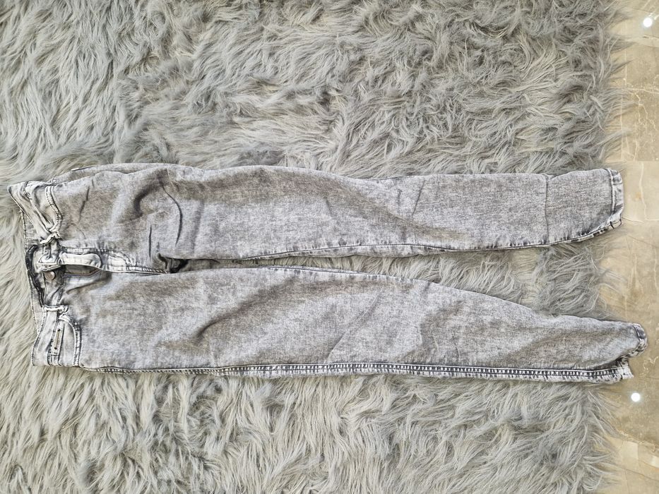 Blugi bershka marimea 24