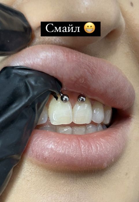 Мастер пирсинга