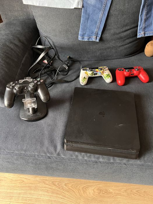 Vand PS4 Slim 500 GB