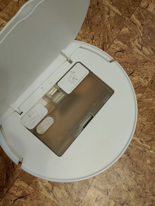 Продам робот пылесос MI