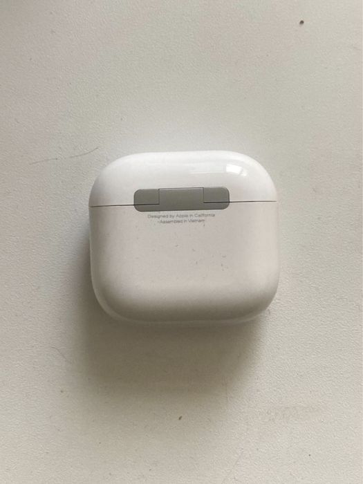 Airpods 4 active noise cancellation