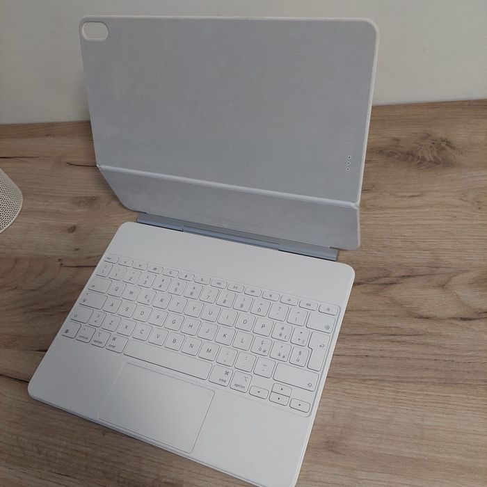 vand tabletâ iphed cu tot cu tastaturâ 2000 lei