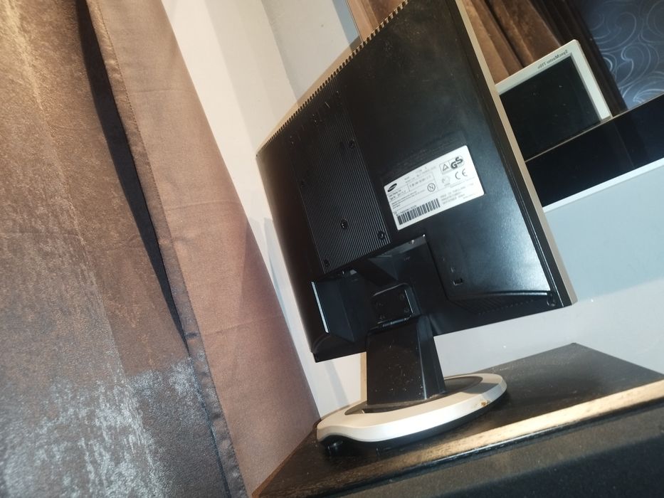 Монитор SAMSUNG 710N S отличен
