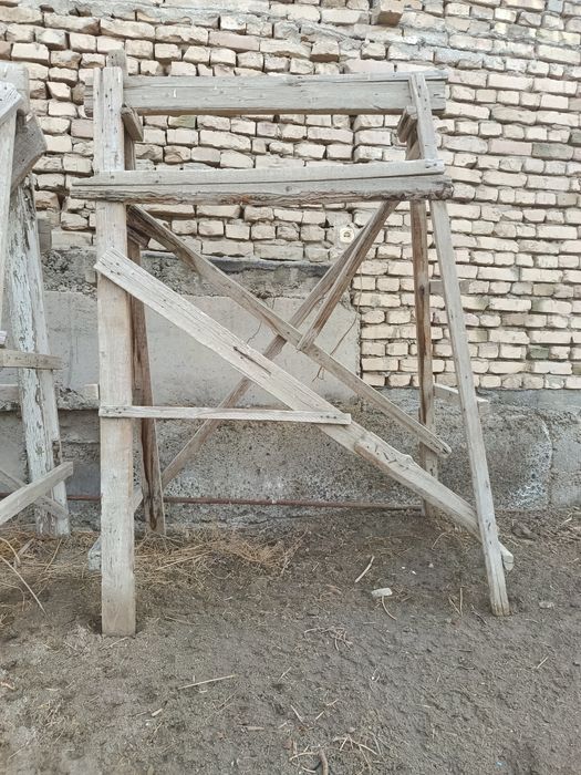 Taxtadan yasalgan lesalar sotiladi