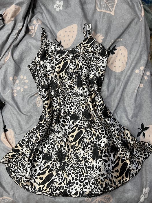 Куча вещей, продаю либо по отдельности либо все вместе с чемоданом