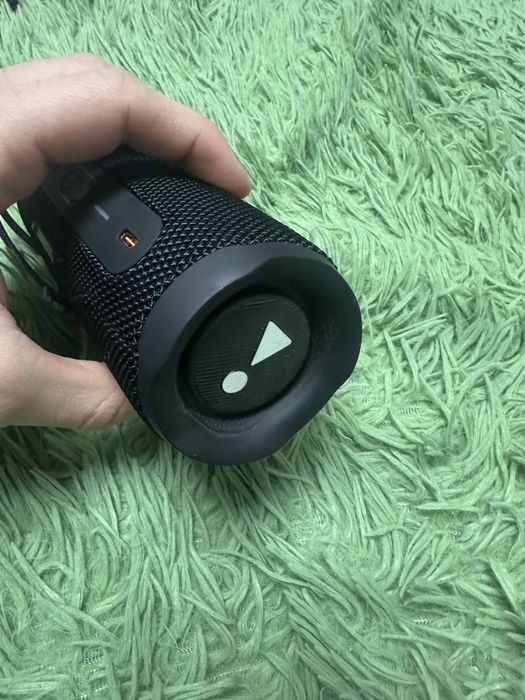 boxa portabila flip 6 noua dar am scapat o si s a spart plasticul ala