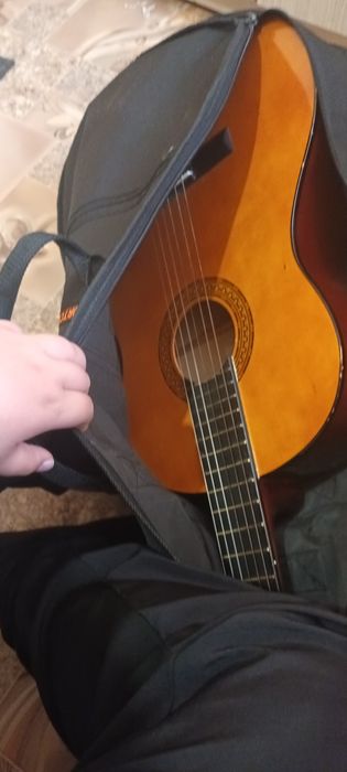 Чистонома китара с калъвка