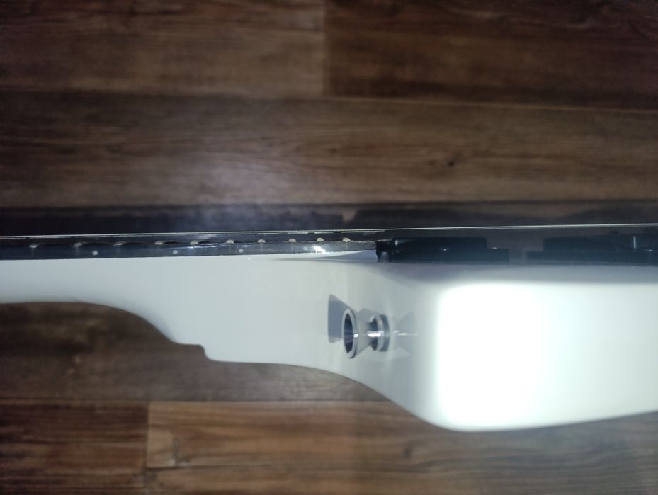 Электрогитара Explorer Ebash