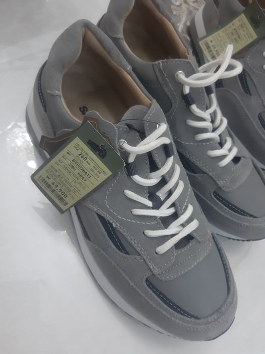 Кожаные кроссовки  с корейи  42 и 41.5