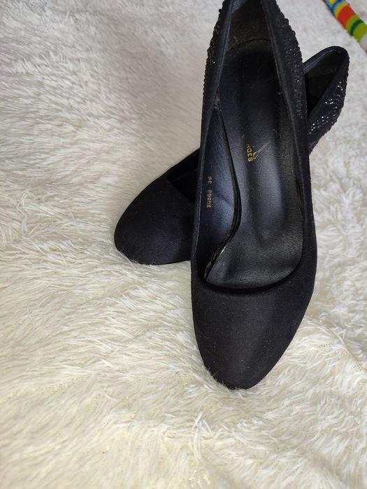 Продам замшевые туфли