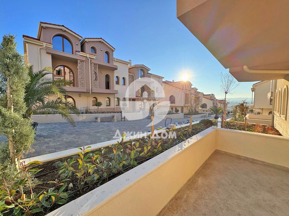 Просторен двустаен апартамент в к-с „Гранд Вилидж“, с. Кошарица