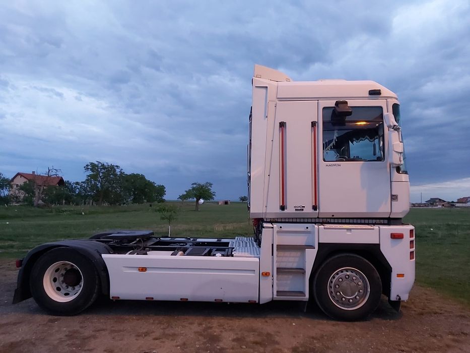 VÂND Renault Magnum