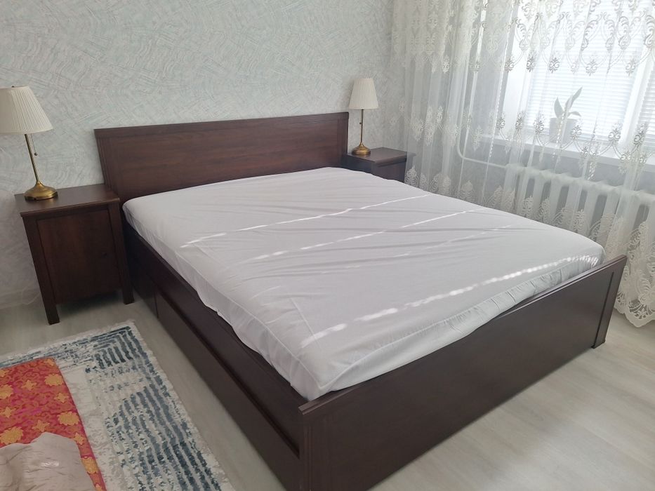Кровать с тумбочки