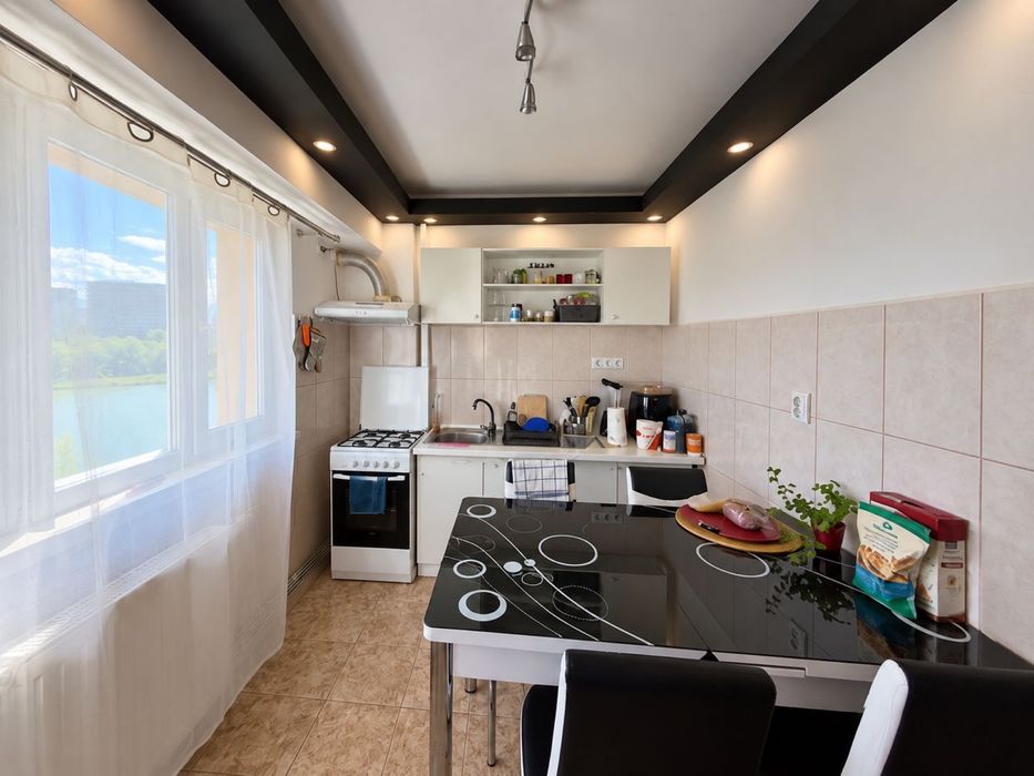 Proprietar Inchiriez apartament cu 2 camere cu parcare privata zona intre lacuri