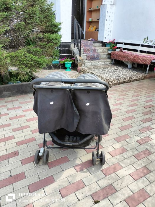 Коляска для двойняшек