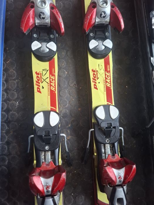 Schiuri adulti la super preț